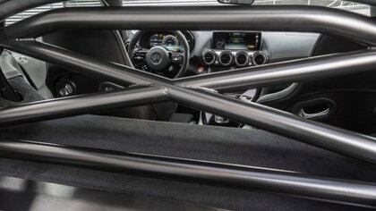 La jaula de seguridad que incorpora el AMG GTR Pro, prácticamente de competición.