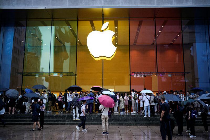 Respondiendo a estos resultados, el consejo de administración de Apple ha autorizado un adicional de 110.000 millones de dólares para la recompra de acciones. (REUTERS/Aly Song)