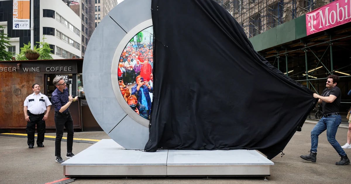 What is the futuristic portal inaugurated in New York that connects individuals greater than 3,000 kilometers away?