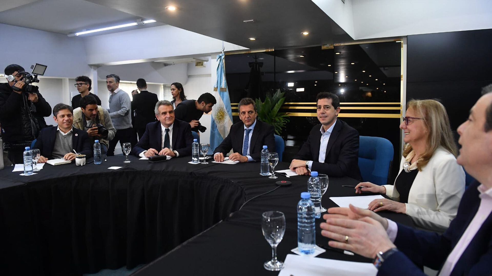 Almuerzo de trabajo con los Gobernadores en el Consejo Federal de Inversiones (CFI). Sergio Massa con el Ministro del Interior, Wado de Pedro.