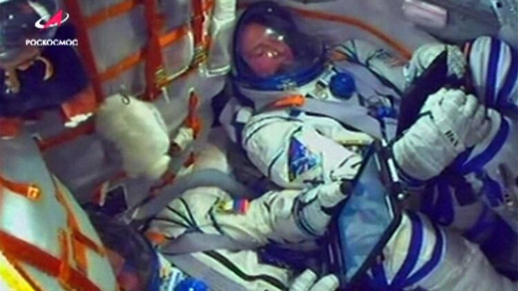 Los astronautas durante el regreso de emergencia a la Tierra