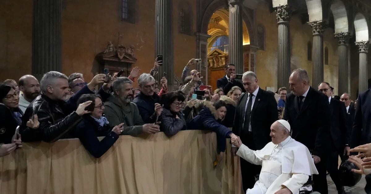 Pope cancels audience and speeches due to a cold