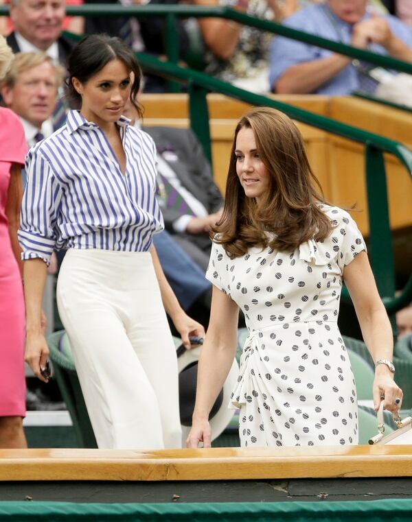 Las cuñadas fueron juntas sin sus maridos al campeonato de Wimbledon (AP Photo/Tim Ireland)