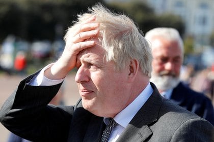 El primer ministro, Boris Johnson, advirtió que “probablemente” habría una tercera ola de infecciones por Covid , aunque dijo a los periodistas: “El número de muertes, el número de hospitalizaciones, es actualmente muy bajo”.