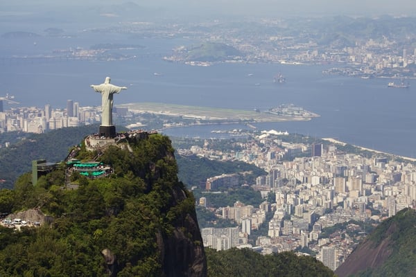 El Cristo Redentor es uno de los monumentos más característicos, y se encuentra a 710 metros sobre el nivel del mar en el Parque Nacional de la Tijuca, en la cima del cerro del Corcovad (Getty Images)