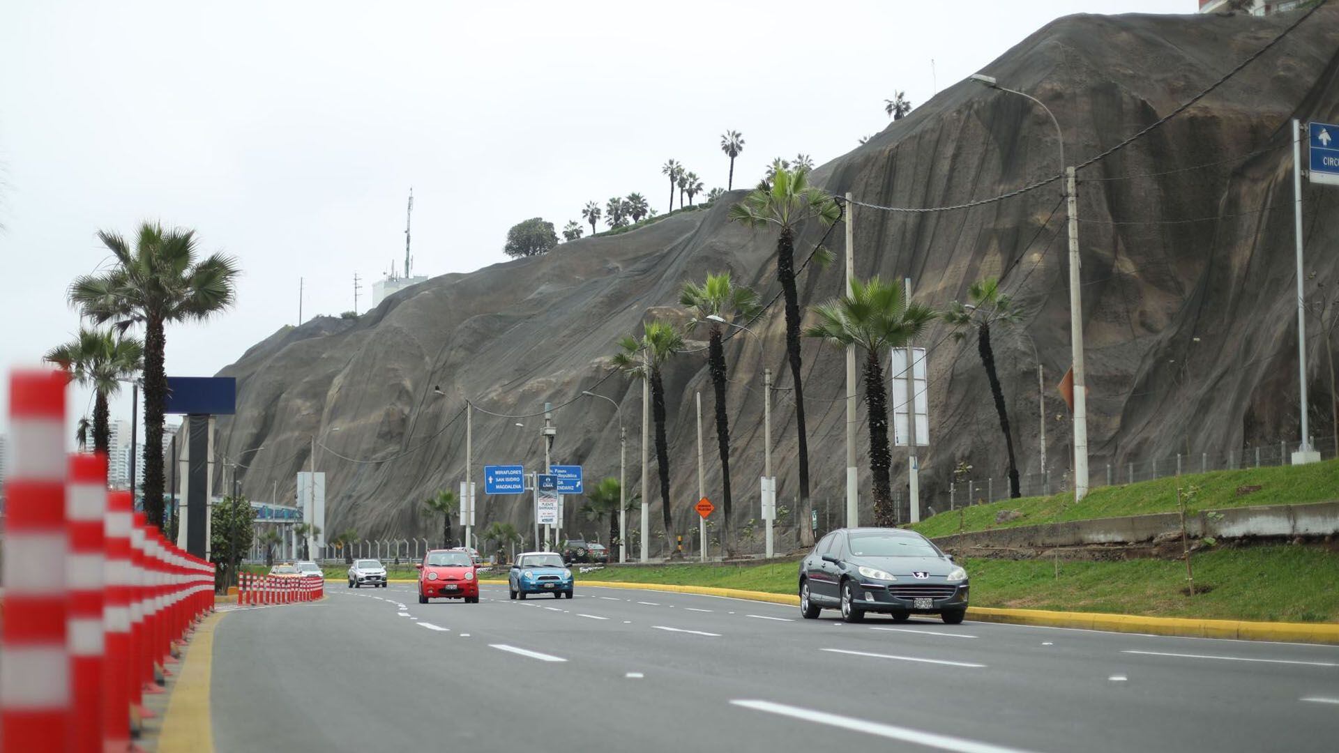Costa Verde: adolescente cayó por el barranco ante la mirada de ciudadanos y miembros de la Policía