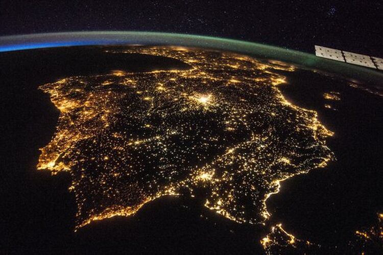 La iniciativa surgió hace cinco años y actualmente cuenta con millón y medio de imágenes nocturnas de la Tierra. (Foto: Estación espacial europea)