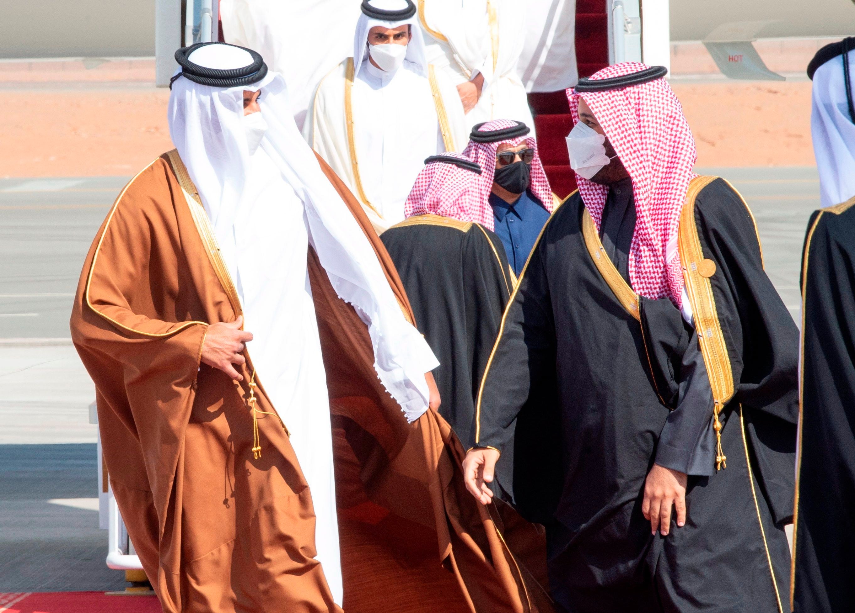 File photo: The Crown Prince of Saudi Arabia, Mohamed bin Salman welcomes the Emir of Qatar, Tamim bin Hamad al Zani, before a summit of the Gulf Cooperation Council (GCC) in January 2021 (Photo: EFE)
