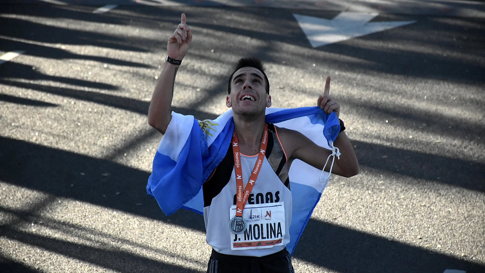 El año pasado, Julián Molina fue el primero de los argentinos en cruzar la meta