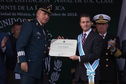 Salvador Cienfuegos y Enrique Peña Nieto: sus presuntos vínculos con el narcotráfico (Foto: Ilse Huesca/Cuartoscuro)