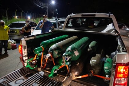 Unos tanques de oxígeno en una camioneta en Manaos(Michael DANTAS / AFP)