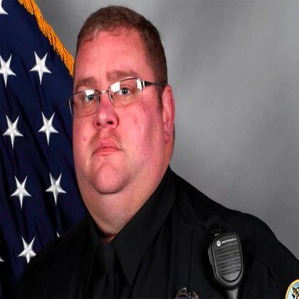 “Mis pensamientos y oraciones están con el oficial Baker y las familias de todos los involucrados”, dijo Cooper en una declaración (Foto: Metropolitan Nashville Police Department)