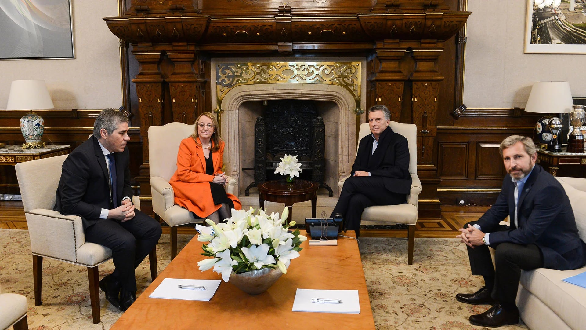 La gobernadora de Santa Cruz, Alicia Kirchner, junto al presidente Maurico Macri (Presidencia).