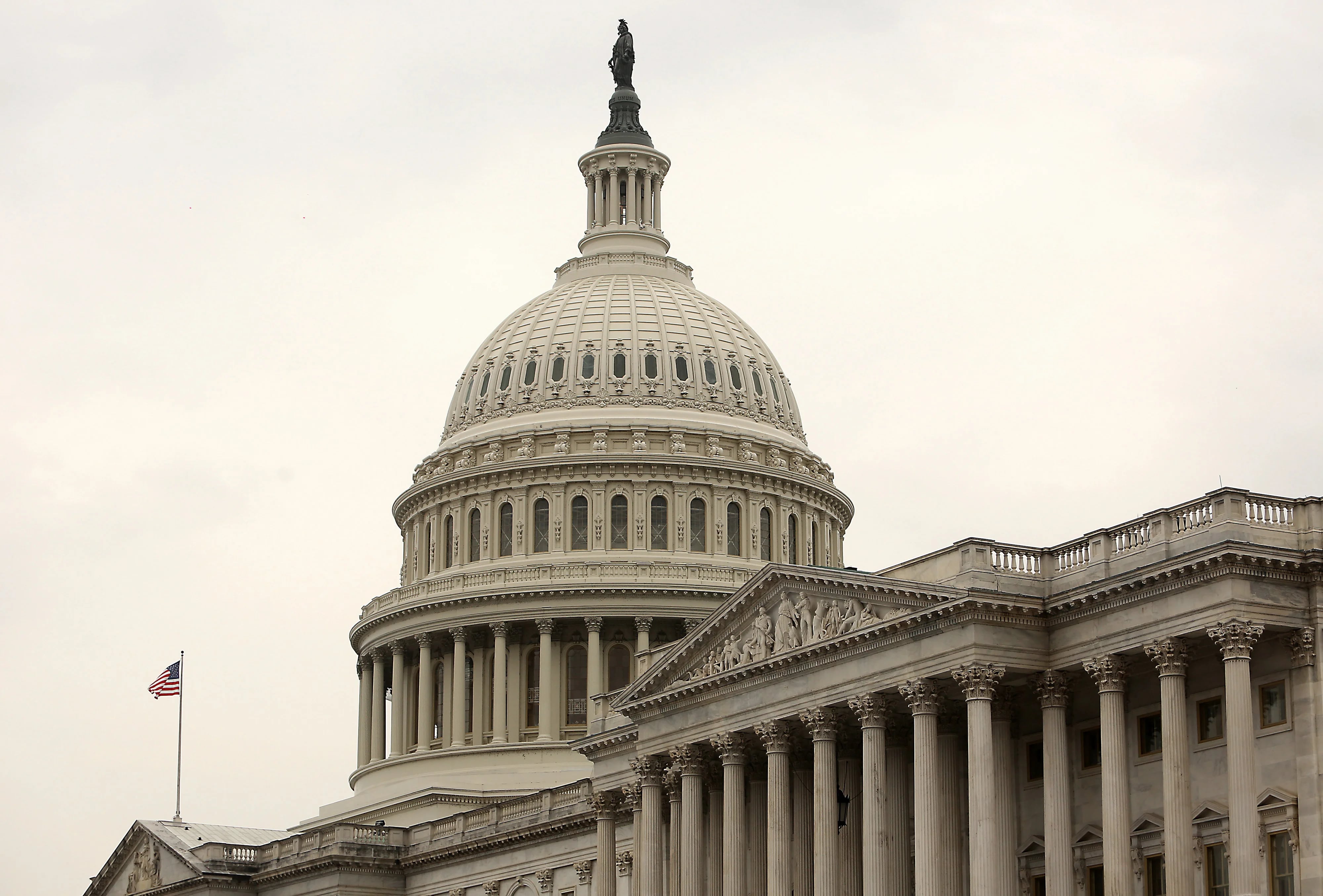 El Senado de EEUU anunció un acuerdo a corto plazo para evitar el cierre del gobierno, pero la negociación en la Cámara es incierta