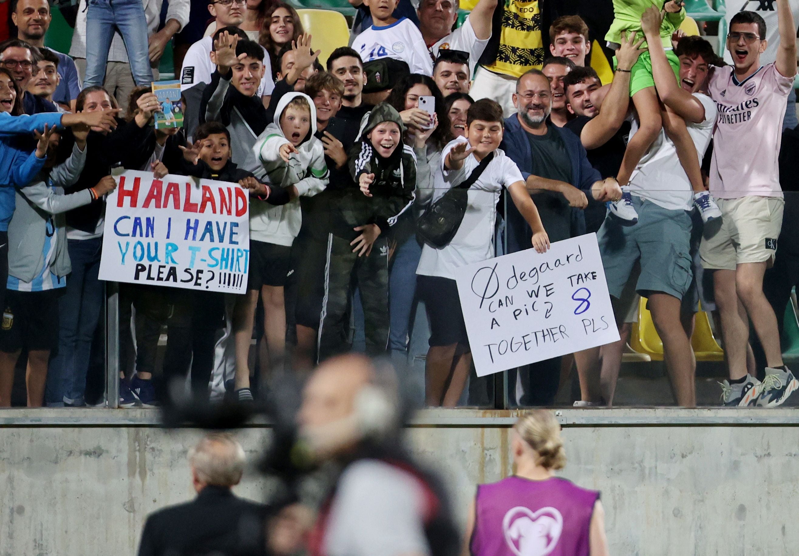 Los fans en Chipre querían una foto con Haaland (Reuters)