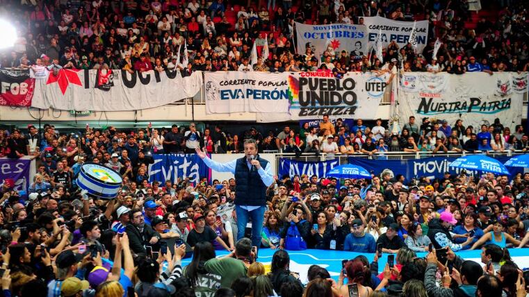 El candidato a presidente encabezó el acto en el estadio Malvinas Argentinas de La Paternal