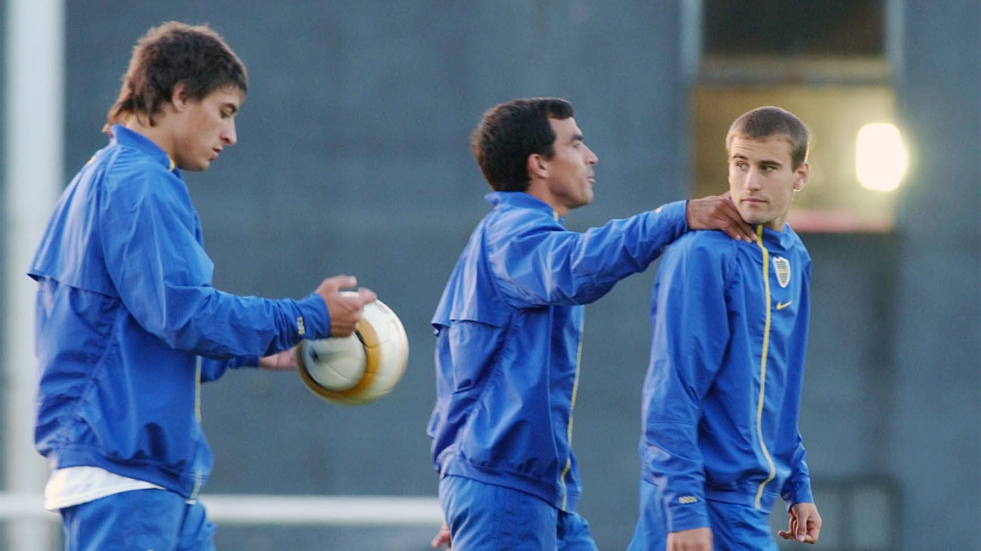 Pablo Álvarez, Claudio Morel Rodriguez y Rodrigo Palacio durante un entrenamiento de Boca en Casa Amarilla (FOTO NA:CARLOS BRIGO)