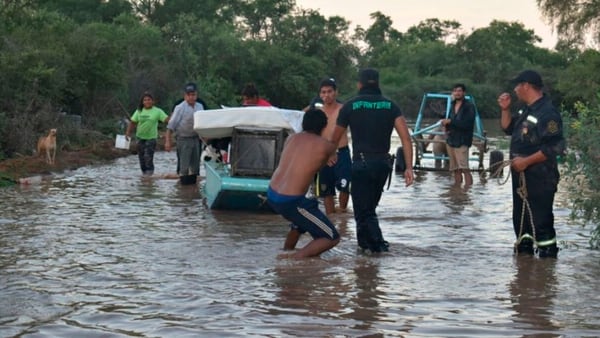 Resultado de imagen para rescate en avion sanitario evacuados santa victoria salta