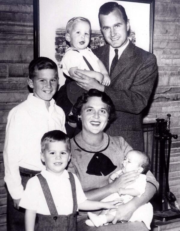 Retrato familiar en 1956 (REUTERS)