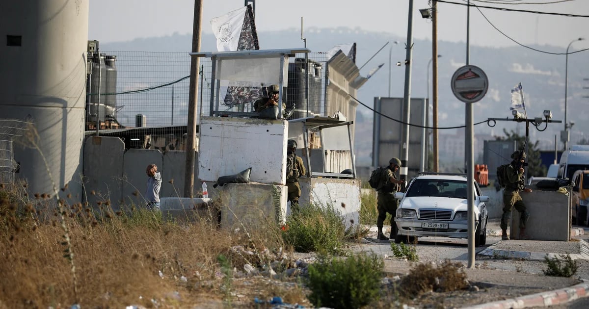 Palestinian terrorist shoots dead two Israelis in West Bank