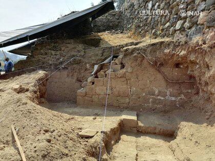 Se ha detectado un cuerpo arquitectónico de tres niveles, cuya base mide 12 por 18 metros, aproximadamente, y cerca de 9 metros de altura Foto: (INAH) 