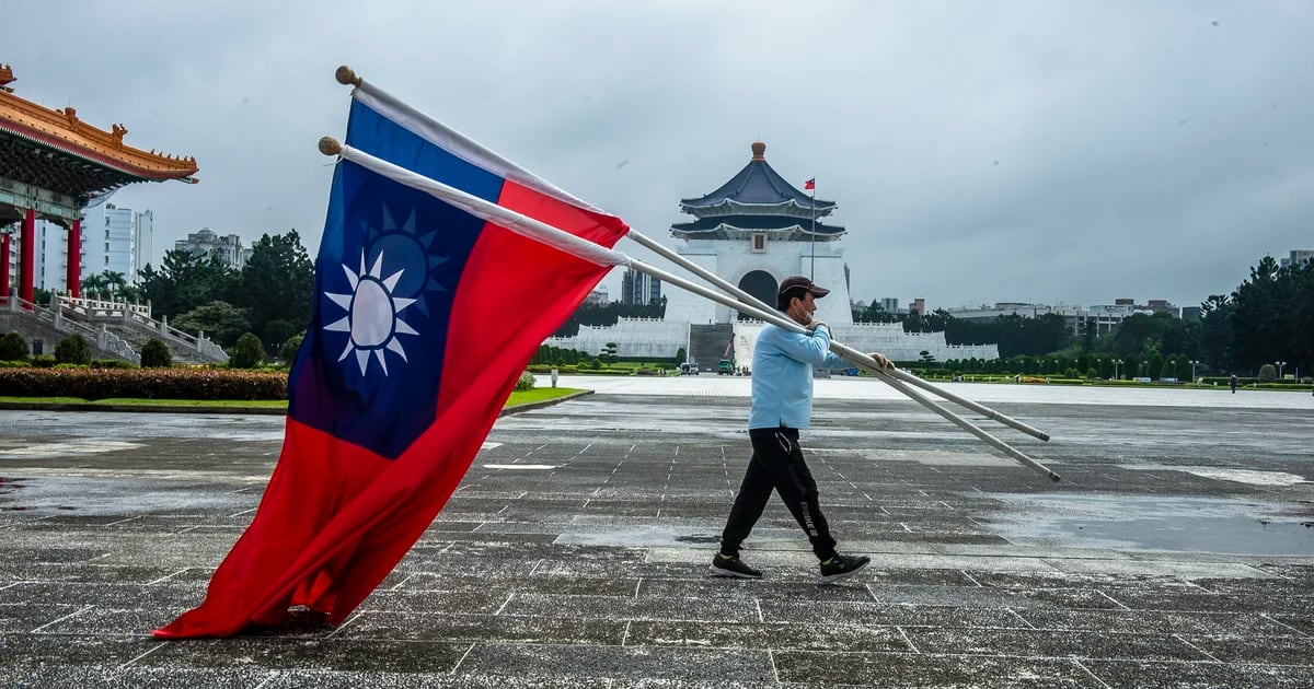 China closes blockade on Taiwan: It ramps up military maneuvers and lays out its “unification” plan