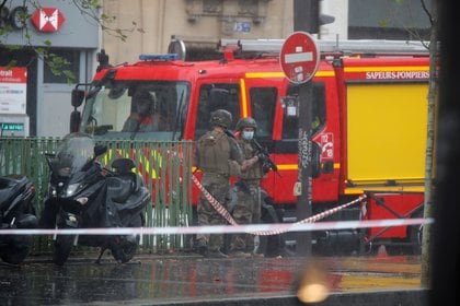 Las fuerzas de seguridad hacen guardia en el lugar del incidente (REUTERS/Charles Platiau)