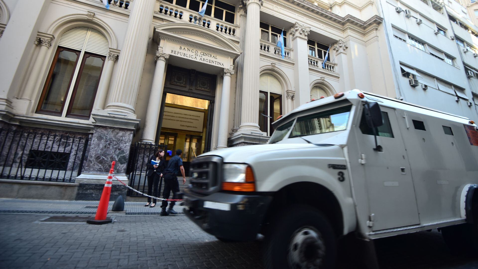 La única forma de proteger el peso ante ese escenario, será aumentar la tasa de interés; y eso provocaría mayor caída de la tasa de inversión  (Manuel Cortina)