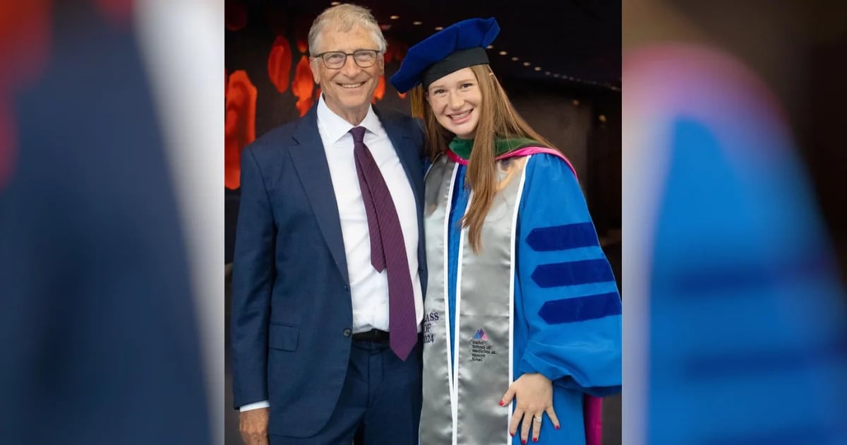 Bill Gates celebra la laurea in medicina di sua figlia con un messaggio emozionante