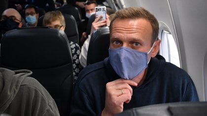 El opositor ruso Alexei Navalny en el avión (Kirill KUDRYAVTSEV / AFP)