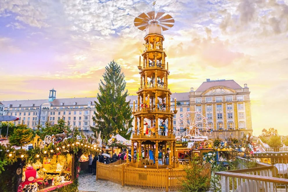 El mercado de Navidad de Dresde, Striezelmarkt, es el más antiguo de Alemania. Se remonta a 1434 