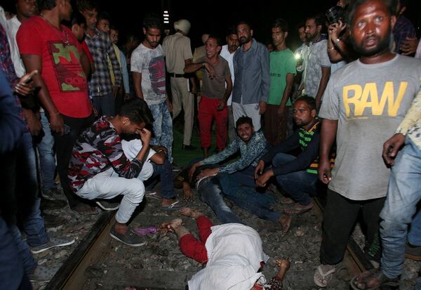 Al menos 50 personas murieron en un accidente de tren en la India (Reuters)