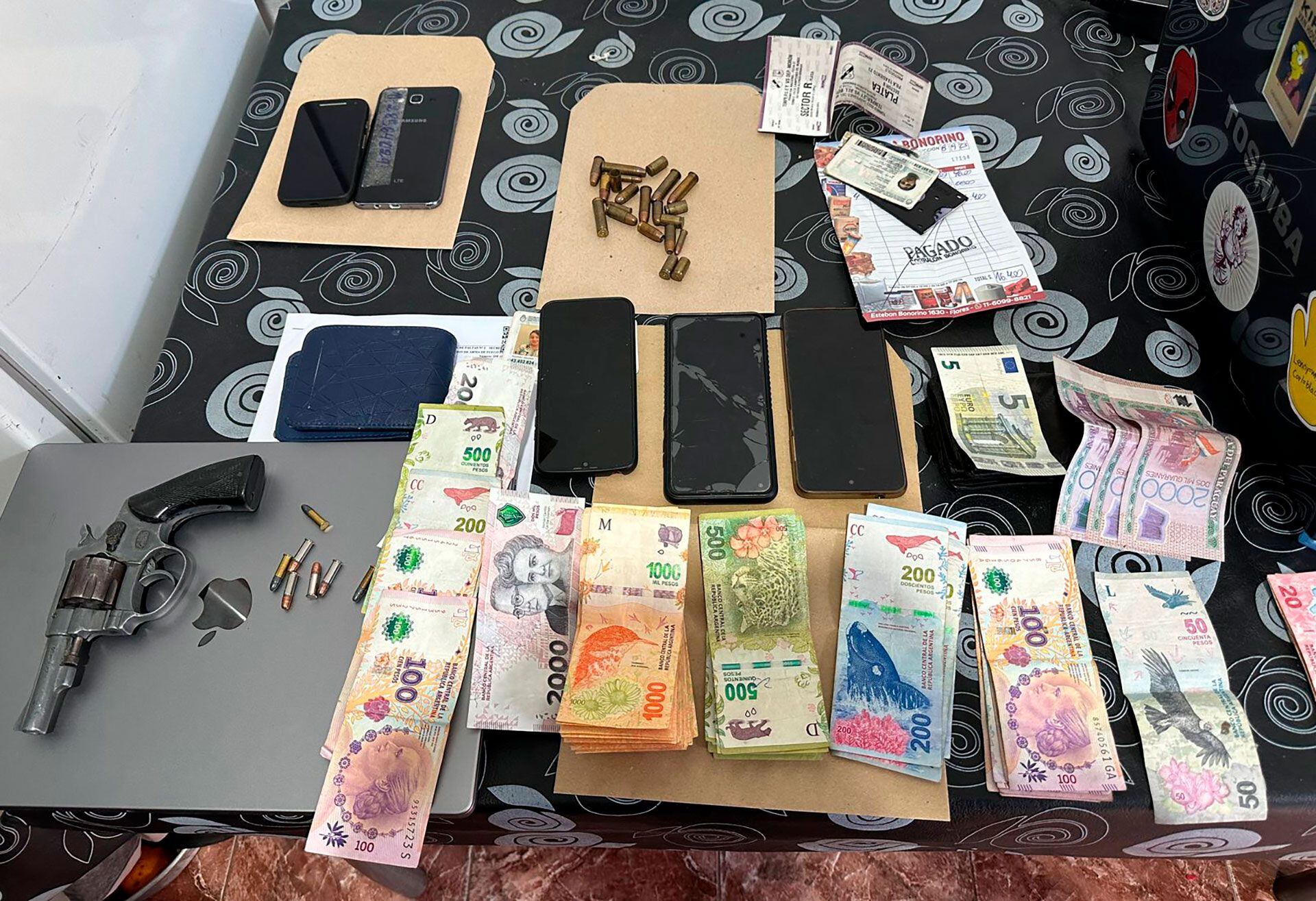 Parte de los elementos secuestrados en los 11 allanamientos