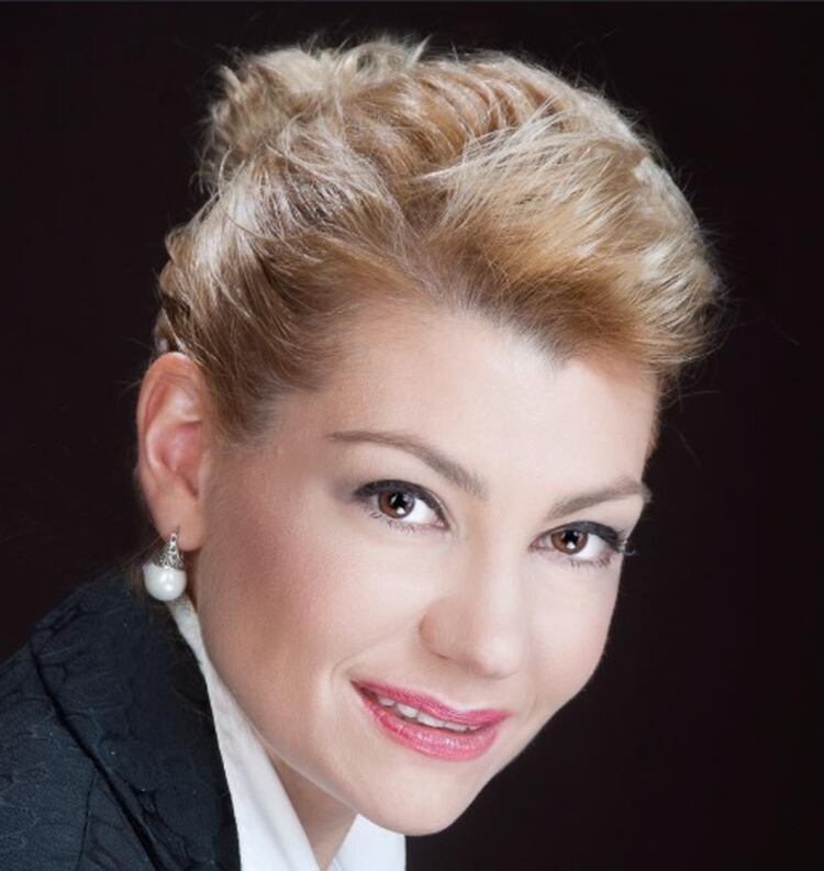 El año pasado, la abogada Andreea Dumitru Parcalaboiu fue declarada culpable de falsificación de documentos Foto: (Twitter) 