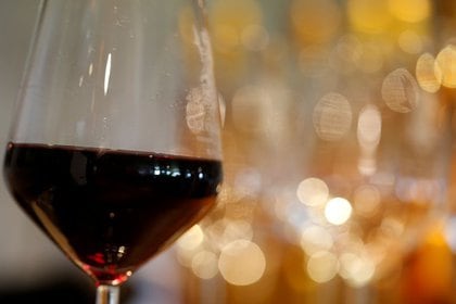 El informe del INV destacó que en 2020 recuperaron terreno los vinos tintos, con un crecimiento de 9% respecto al año anterior.REUTERS