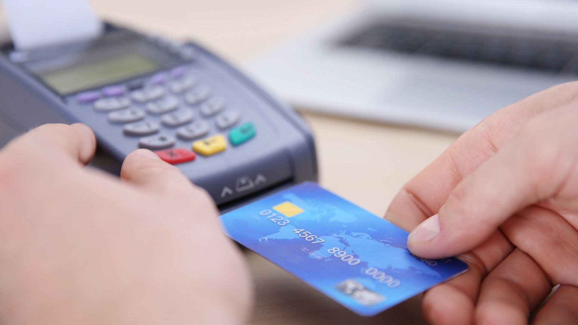 El uso de tarjetas de crédito también cayó durante septiembre. (Shutterstock)