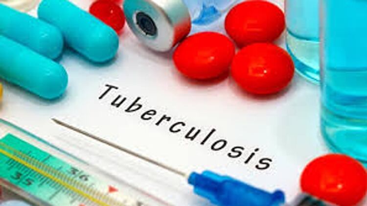 Si un paciente de tuberculosis deja las pastillas antes de que acaben los seis meses de tratamiento, la enfermedad puede desarrollar resistencia