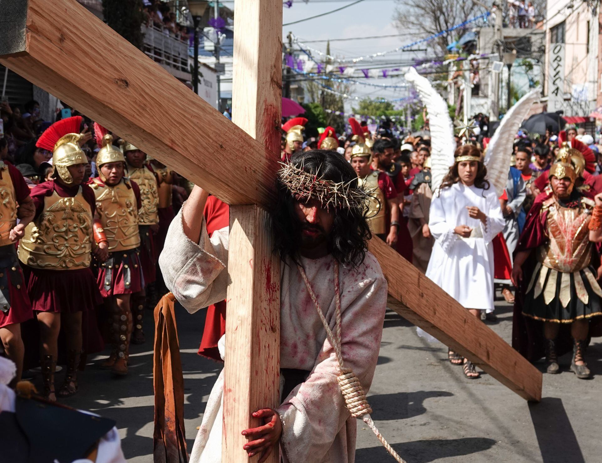 Representación del  viacrucis. Viernes Santo en Iztapalapa, cdmx, 2023