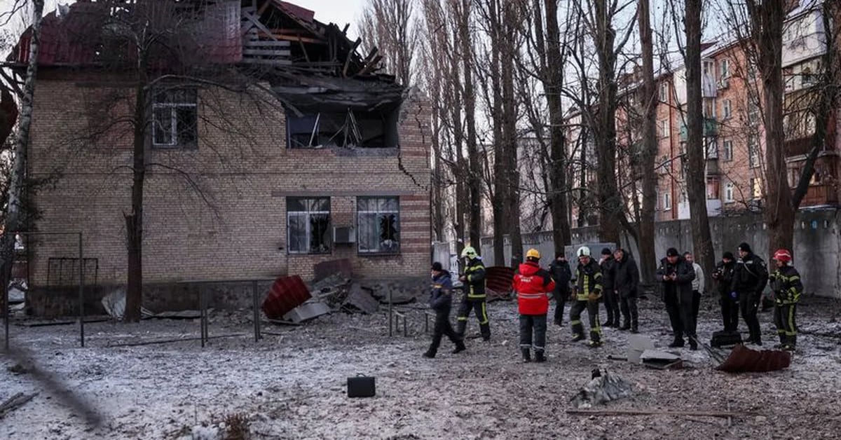 Rusia volvoí a bombardear Kiev y otras regiones ucranianas: al menos dos muertos y cortes de agua y electrididad