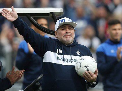 Diego Maradona durante su presentación como nuevo entrenador de Gimnasia y Esgrima La Plata, en septiembre de 2019 (REUTERS / Agustín Marcarian)