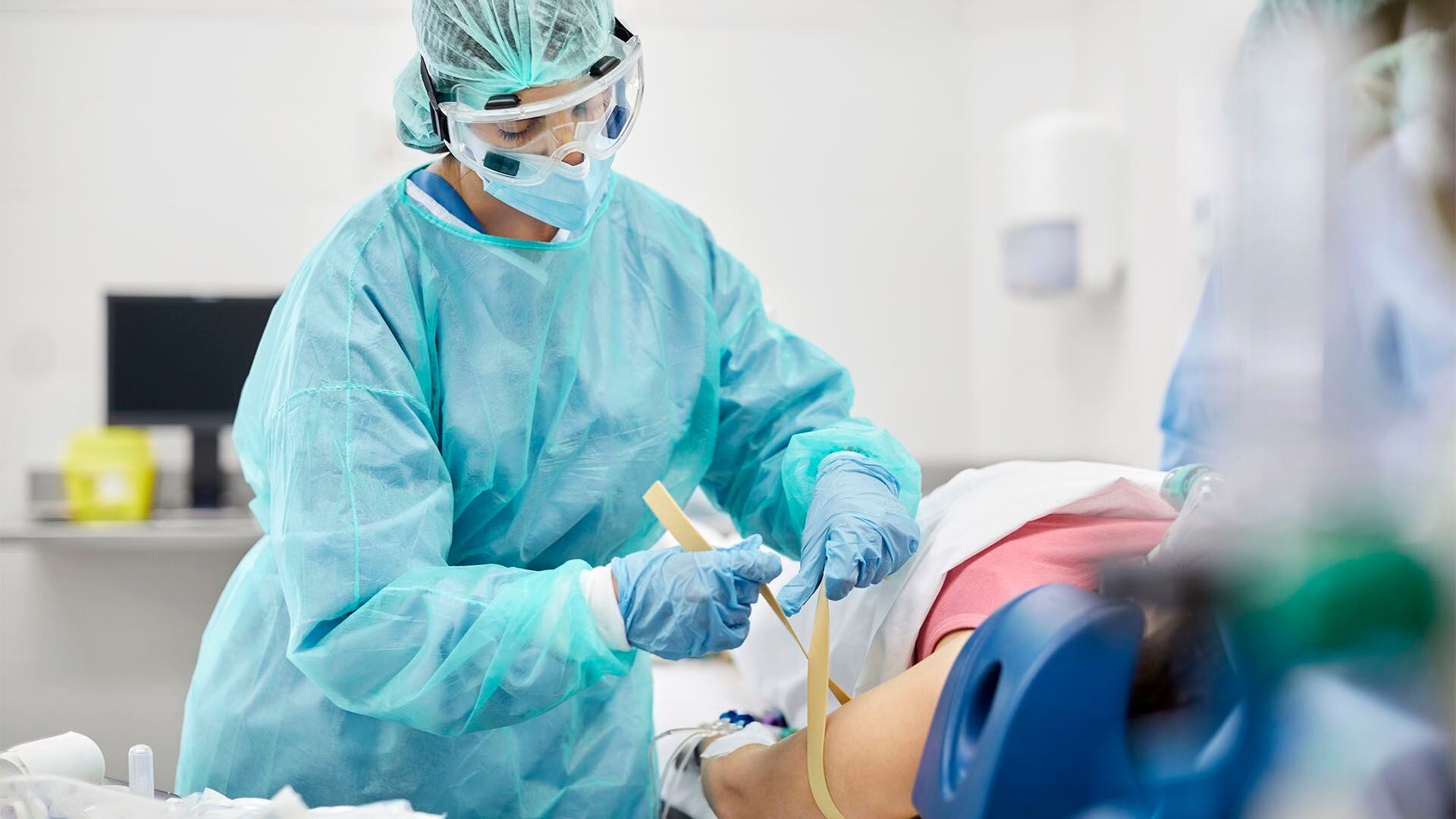 La Cámara de Instituciones de Diagnostico Medico (CADIME) advirtió que la demora en la entrada al país de insumos estratégicos para el sector de la salud está generando una interrupción en el suministro de prestaciones médicas (Getty)