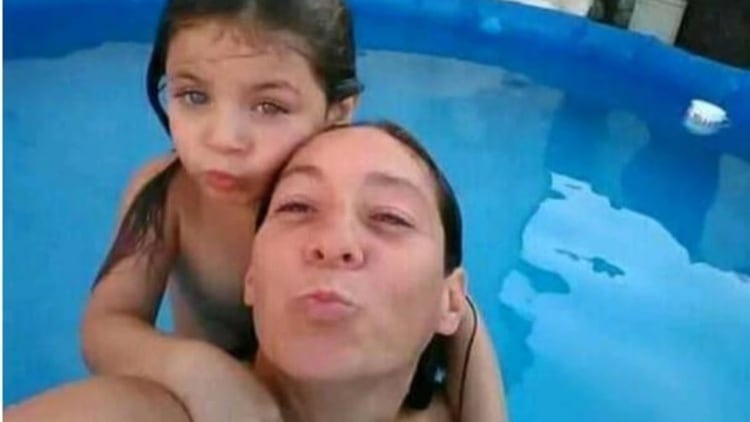 El pasado sábado 28 de marzo, encontraron sin vida el cuerpo de Cristina Iglesias y el de su hija Ada, de 7 años, ambas estaban desaparecida desde el jueves 26. El femicida Abel Romero, pareja de la mujer, confesó el crimen