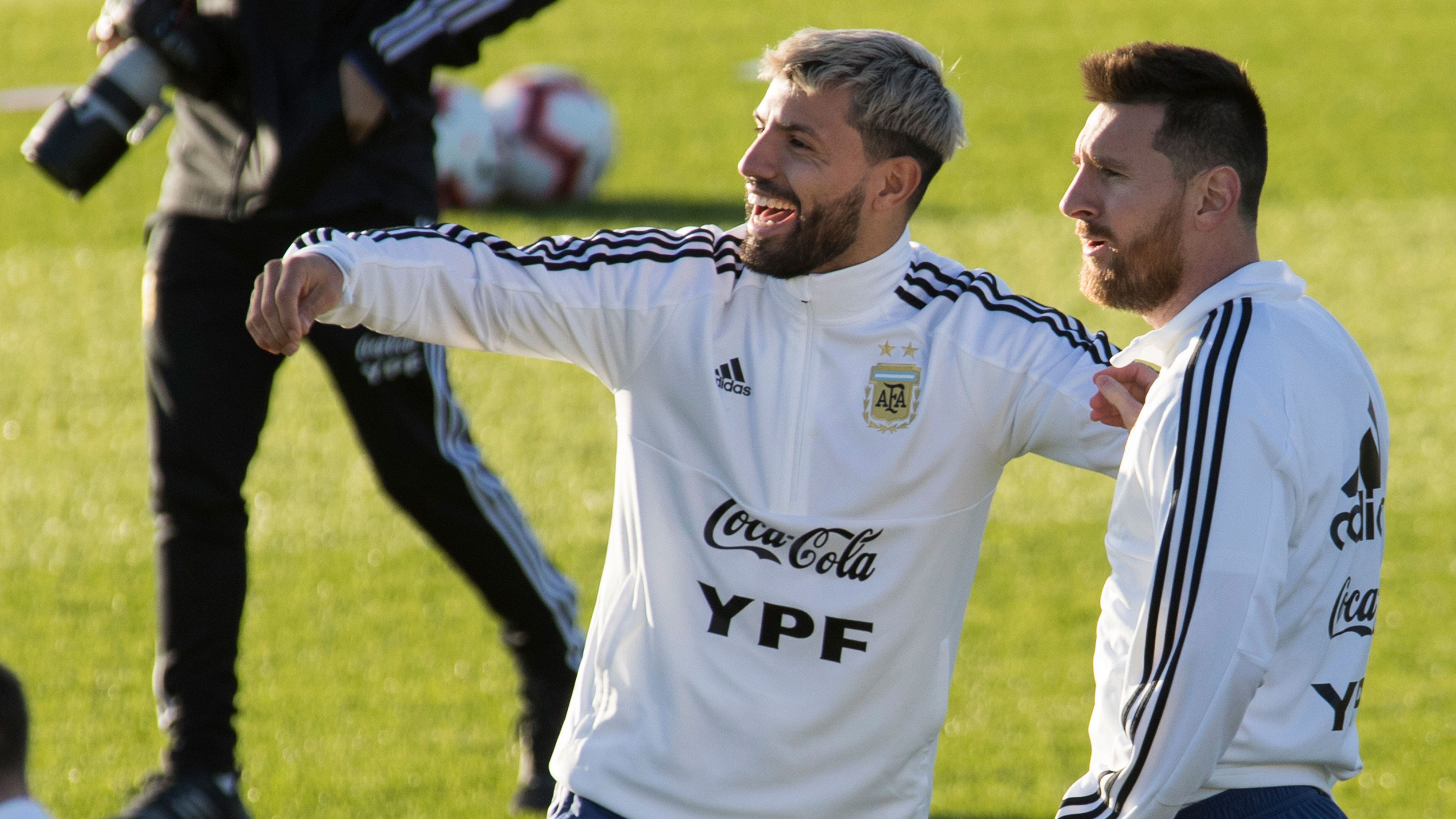 Messi y Agüero juntos. Una imagen que todo indica que se repetirá en Barcelona (JAIME REINA / AFP)