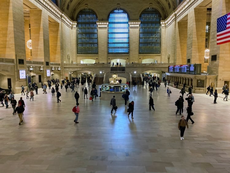 La principal estación de pasajeros de Nueva York, mucho menos concurrida que lo habitual (Reuters)