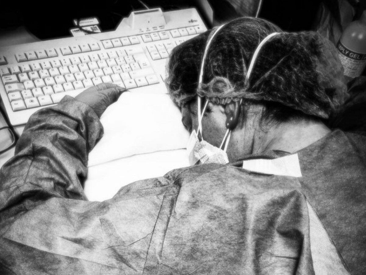 Las Fotos Del Agotamiento De Dos Enfermeras Que Se Volvieron El Simbolo De La Batalla Contra El Coronavirus En Italia Infobae Diseño de 3 capas, con una capa de filtración de polipropileno fundido. fotos del agotamiento de dos enfermeras