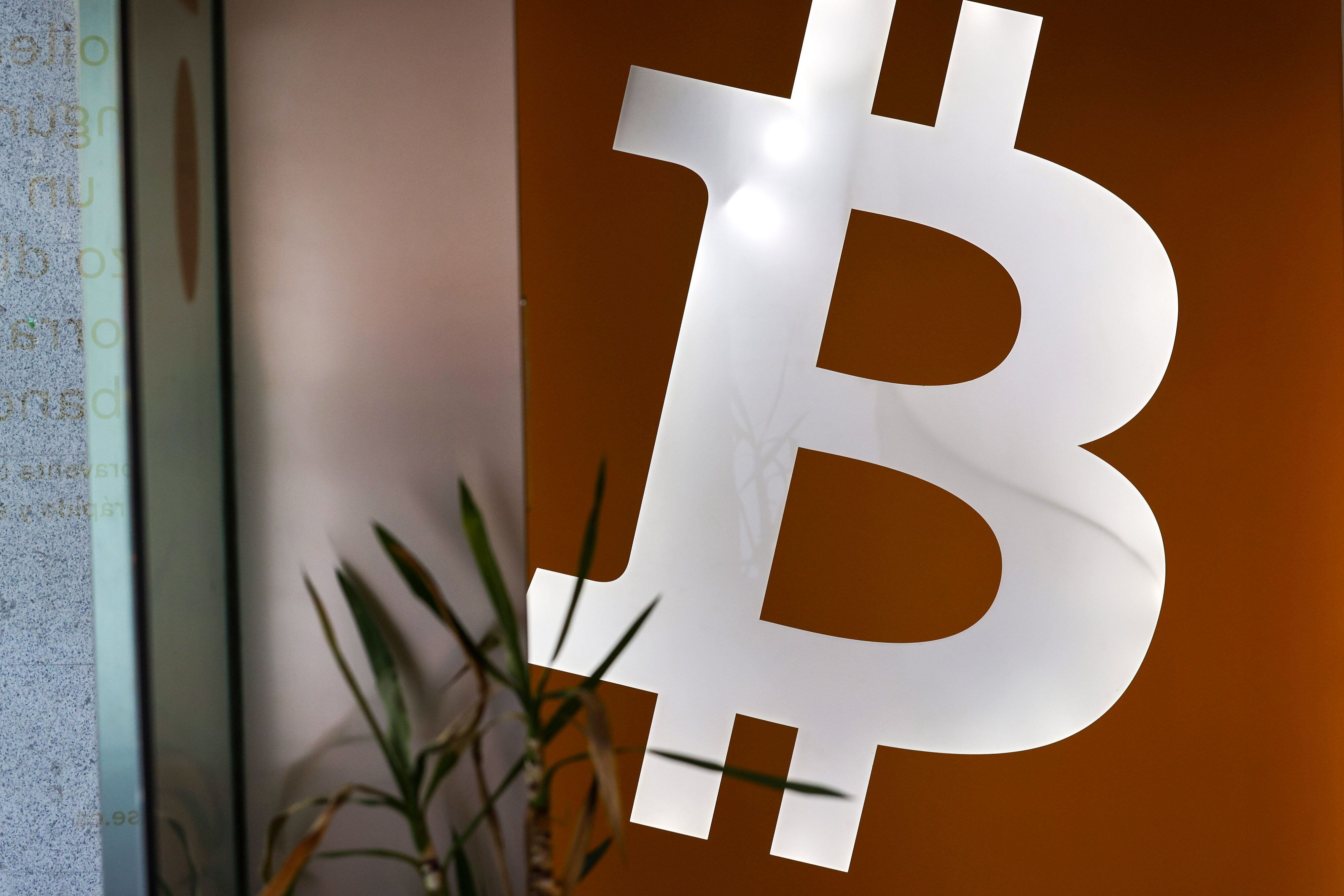 Bitcoin cotiza en su mayor nivel desde diciembre de 2021 (Bloomberg)