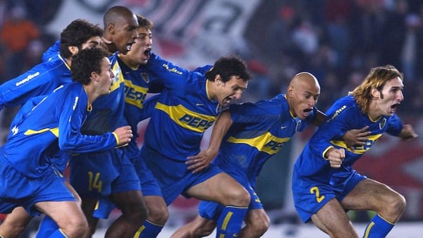 Boca se impuso por penales ante River en las semifinales de la Copa Libertadores 2004 (NA)