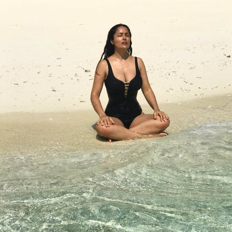 Salma gusta de practicar yoga, algo que la mantiene en forma (Instagram / salmahayek)