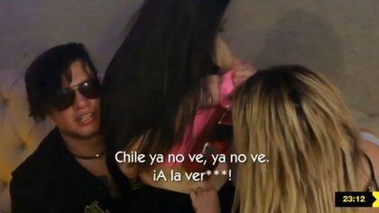 Chile y Karime se besaron con otra chica