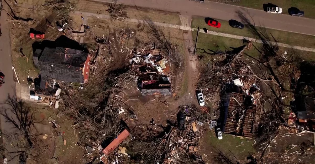 Shocking footage captured by drone after tornado passes through Mississippi